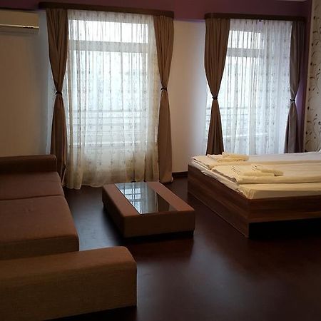 Sunlight Studio Apartment Oradea Exterior foto